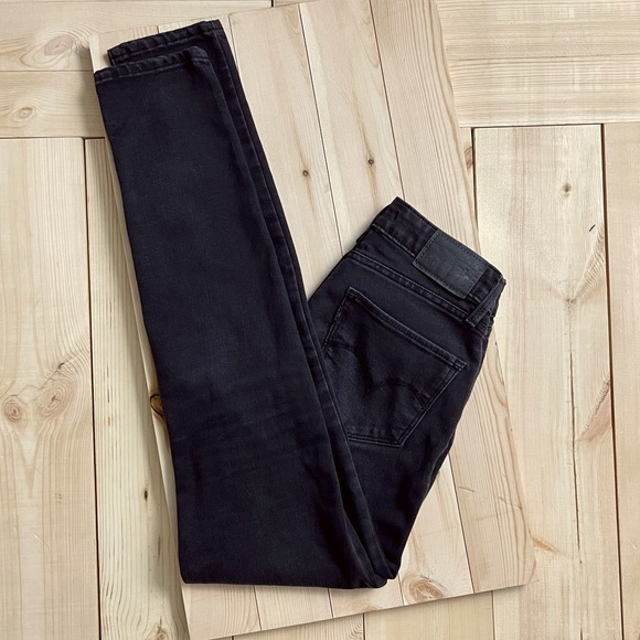 Levi’s 811 Curvy Skinny Jean In Black Discontinued - Picture 2 of 16